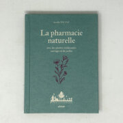 La pharmacie naturelle avec des plantes médicinales sauvages et du jardin