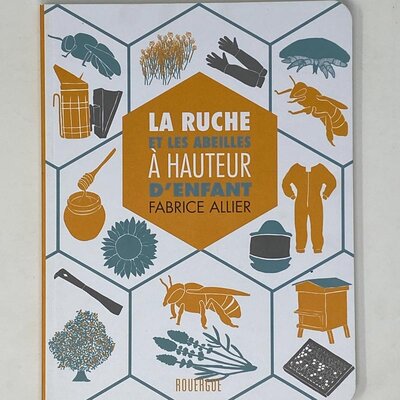 La ruche et les abeilles à hauteur d'enfant